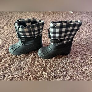 Kids Black and White Checkered Snow Boots NWOT